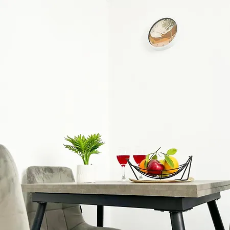 Garsoniere 1080 Apartment